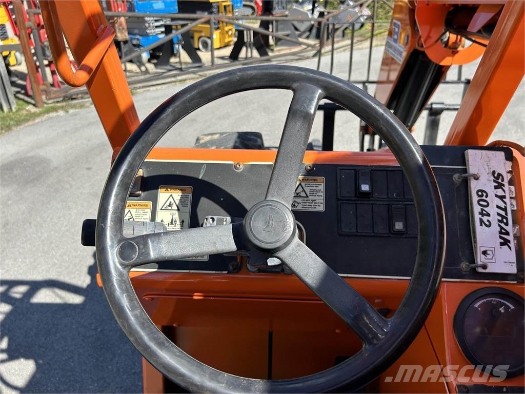 SkyTrak 6042 Telescopic handlers