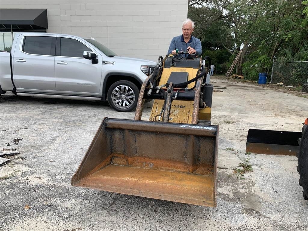 Vermeer S650TX لوادر انزلاقية التوجيه