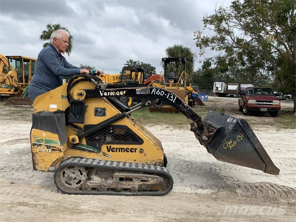 Vermeer S650TX لوادر انزلاقية التوجيه