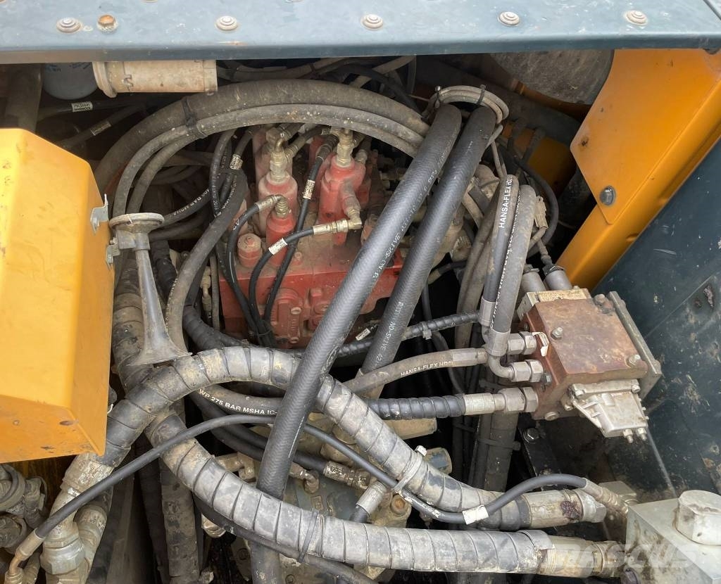 Hyundai HW 210 A Excavadoras de ruedas