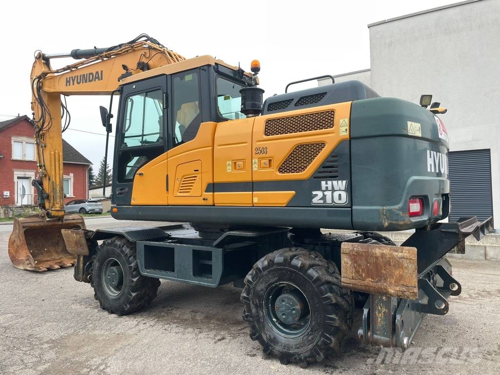 Hyundai HW 210 A Excavadoras de ruedas