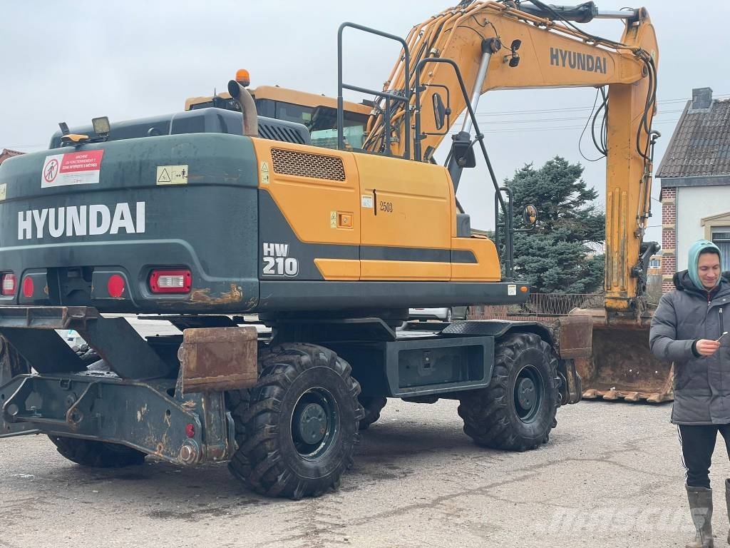 Hyundai HW 210 A Excavadoras de ruedas
