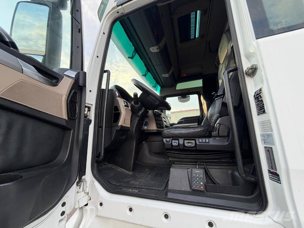 MAN TGX 26.500 6X2 Vetopöytäautot