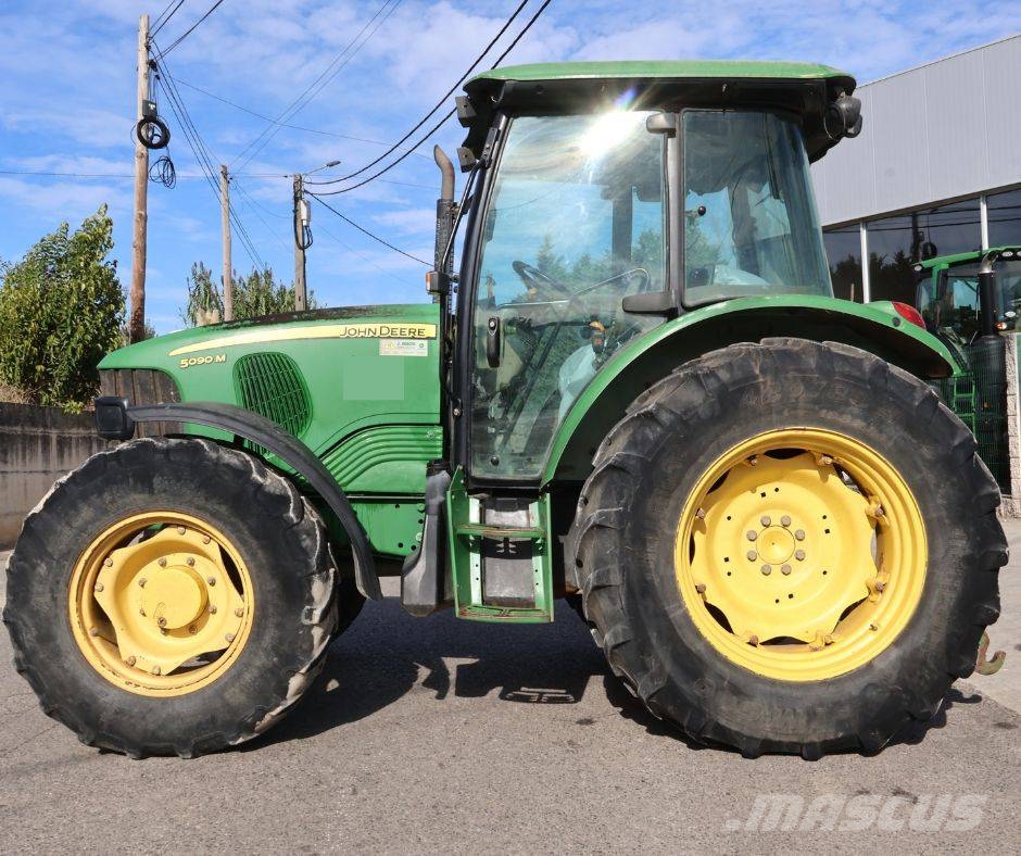 John Deere 5090 M Traktoren