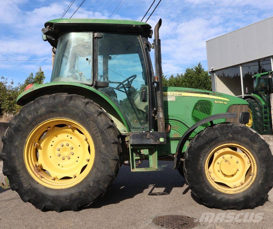John Deere 5090 M Traktoren