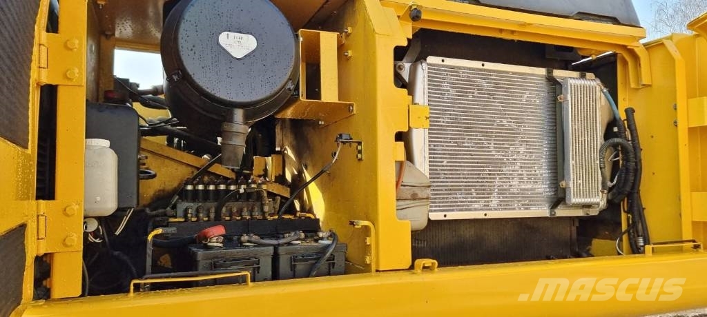 New Holland E 385 Raupenbagger