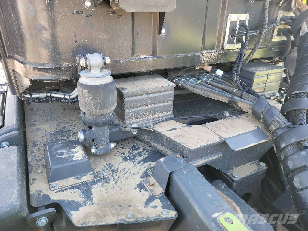 CLAAS Xerion 5000 Trac TS Трактори