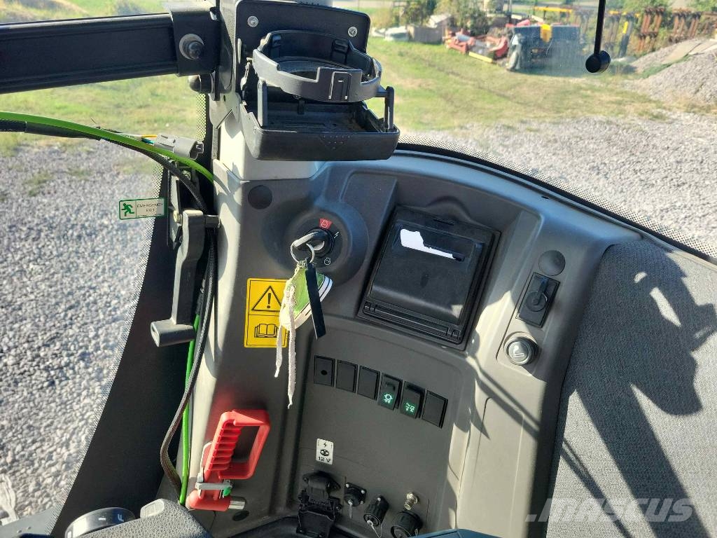 CLAAS Xerion 5000 Trac TS Трактори