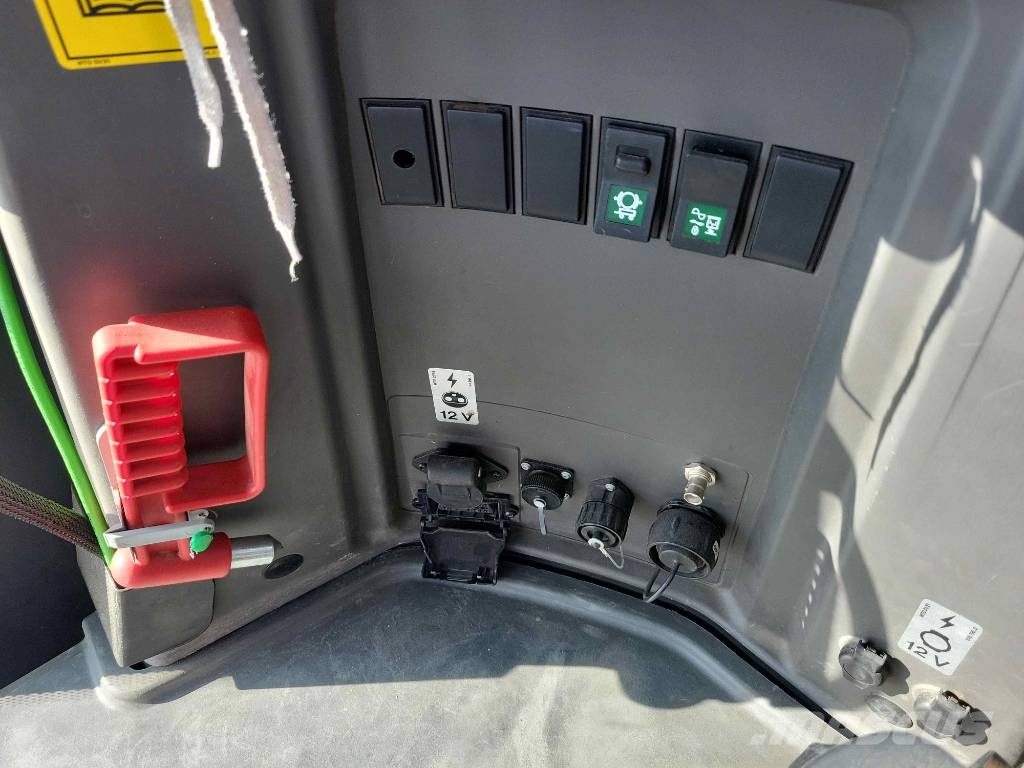 CLAAS Xerion 5000 Trac TS Трактори