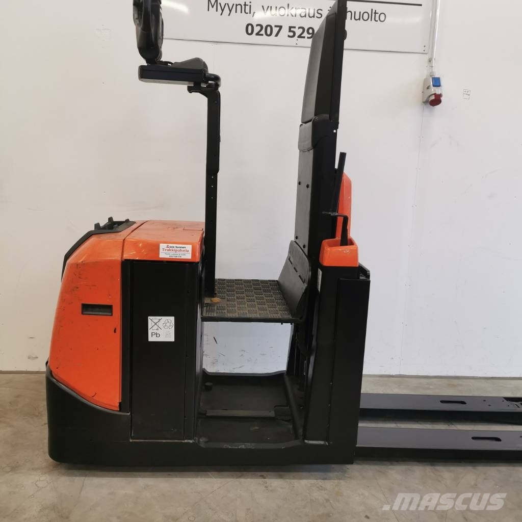 BT OSE 250 P Low lift order pickers