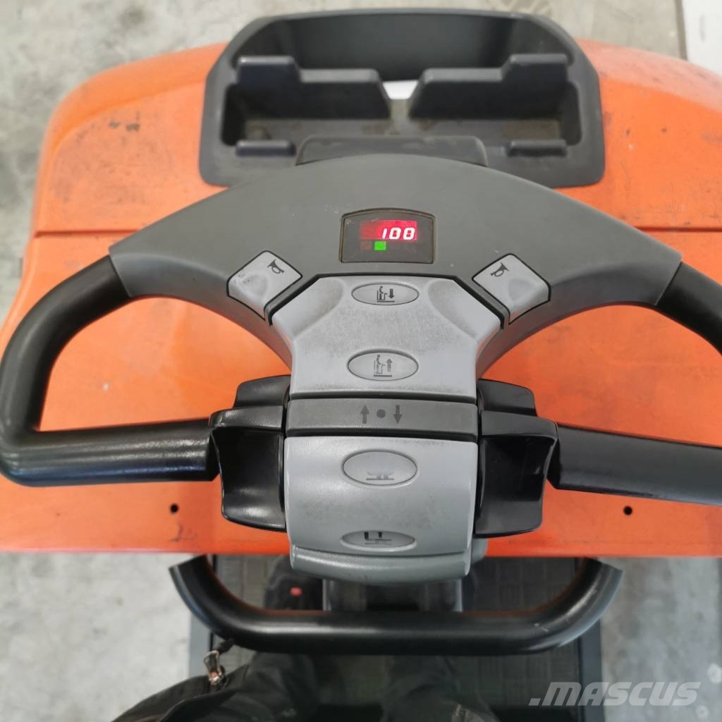 BT OSE 250 P Low lift order pickers