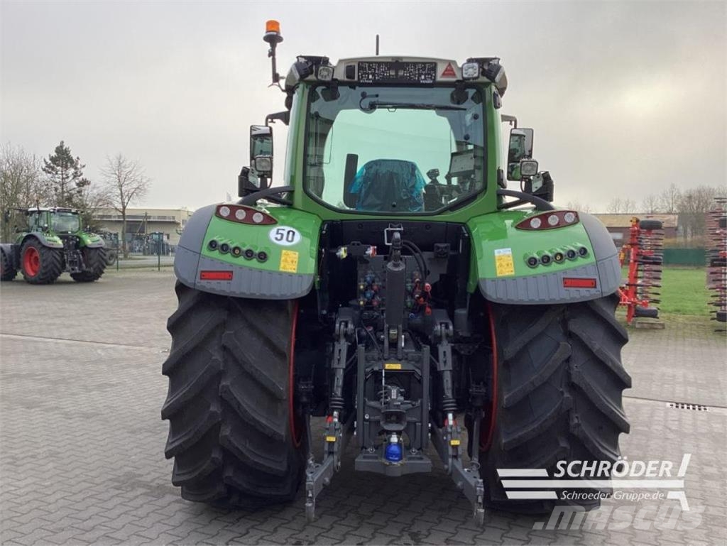 Fendt 724 VARIO GEN6 PROFI PLUS Traktoren