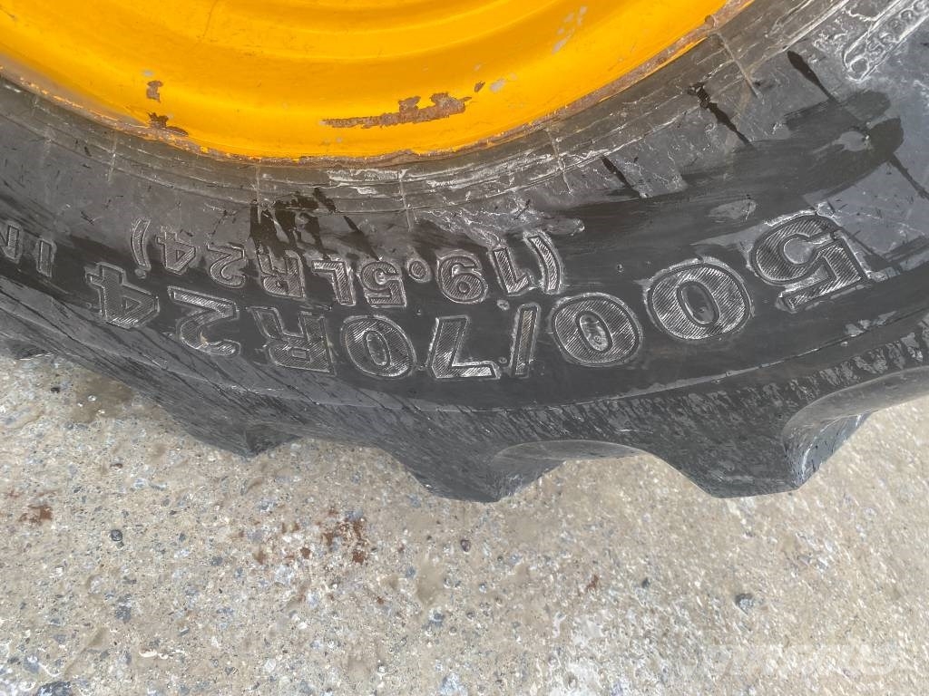 JCB TM 320 S Teleskopiniai krautuvai žemės ūkiui