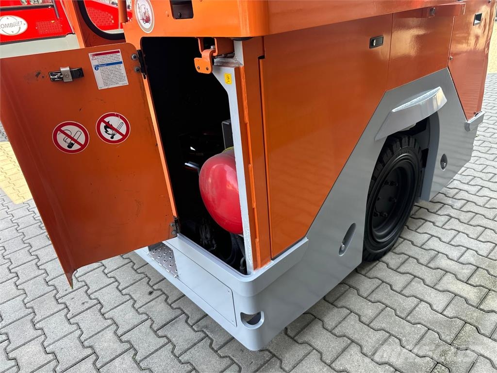 Hubtex DQ45 G //LPG//Triple//Only 1116 hours ! Like new شاحنة المناولة رباعية الاتجاهات