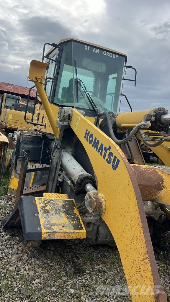Komatsu WA 470-5H Cabins and interior