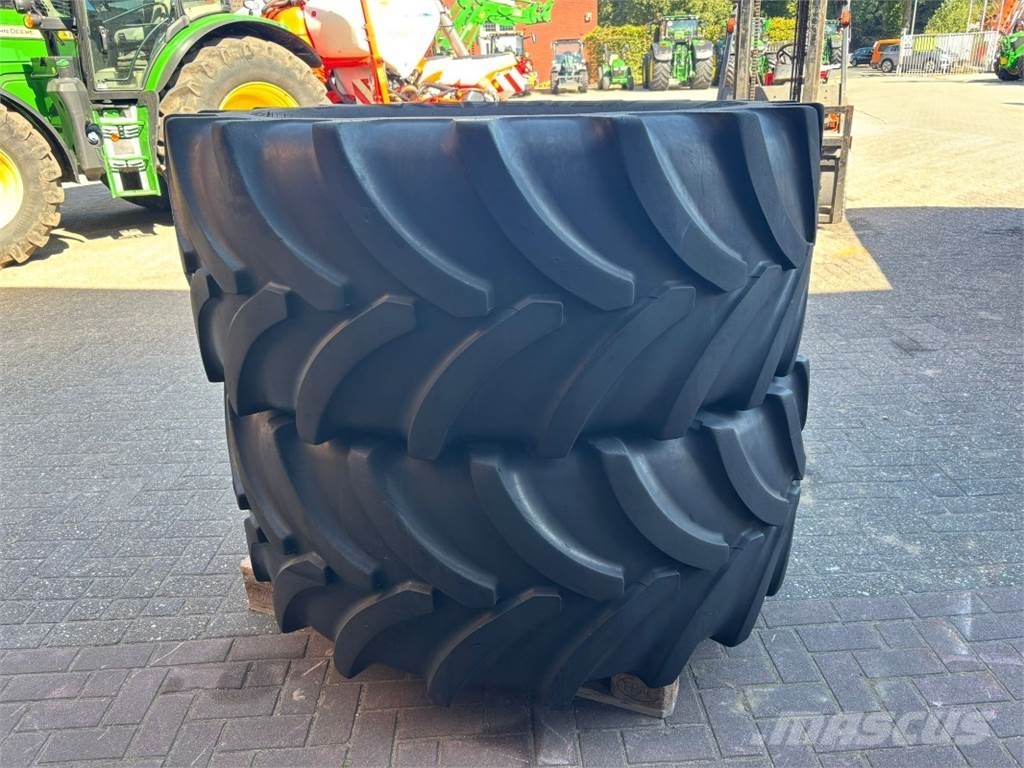 Vredestein 710/70 R42 + 600/70 R30 Tyres, wheels and rims