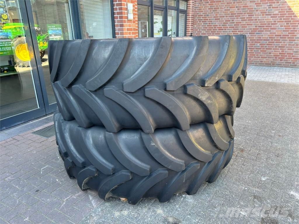 Vredestein 710/70 R42 + 600/70 R30 Tyres, wheels and rims