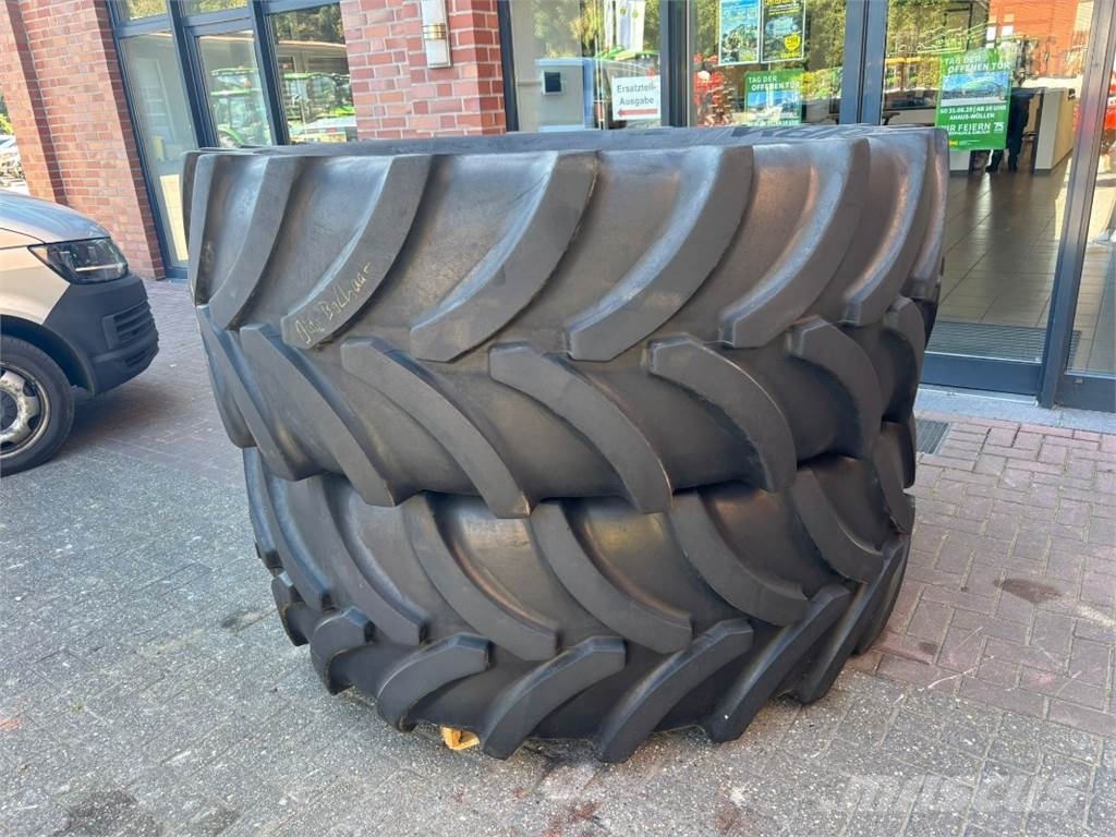 Vredestein 710/70 R42 + 600/70 R30 Tyres, wheels and rims