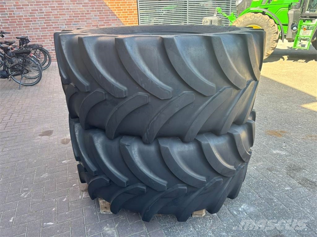 Vredestein 710/70 R42 + 600/70 R30 Tyres, wheels and rims