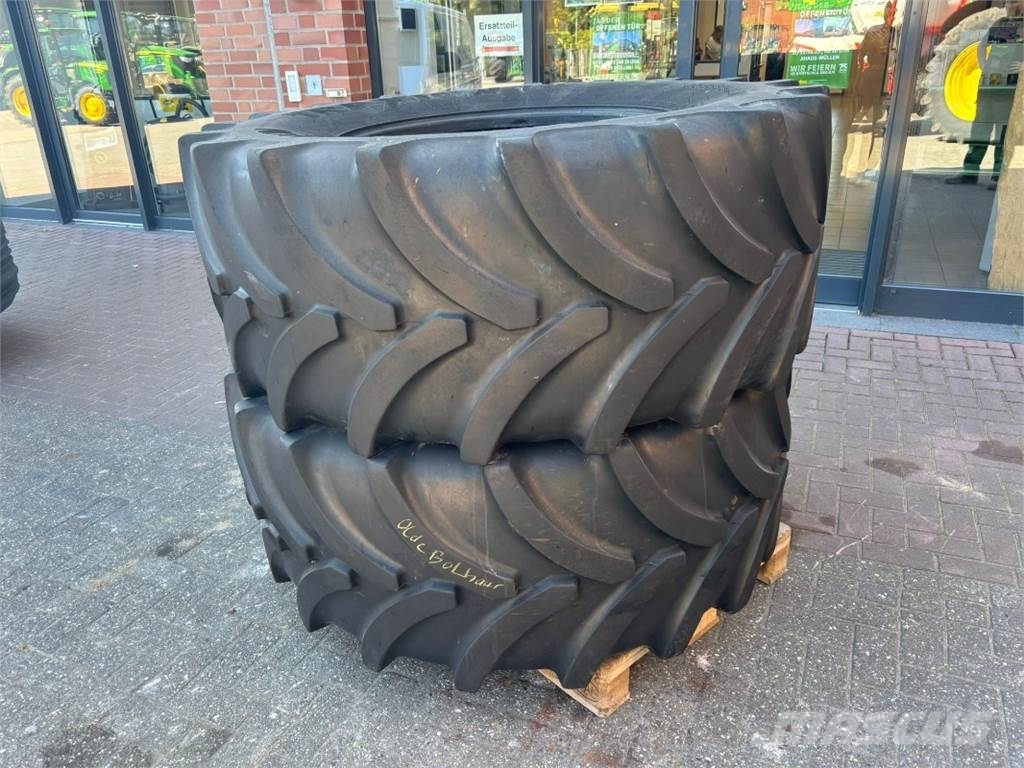 Vredestein 710/70 R42 + 600/70 R30 Tyres, wheels and rims