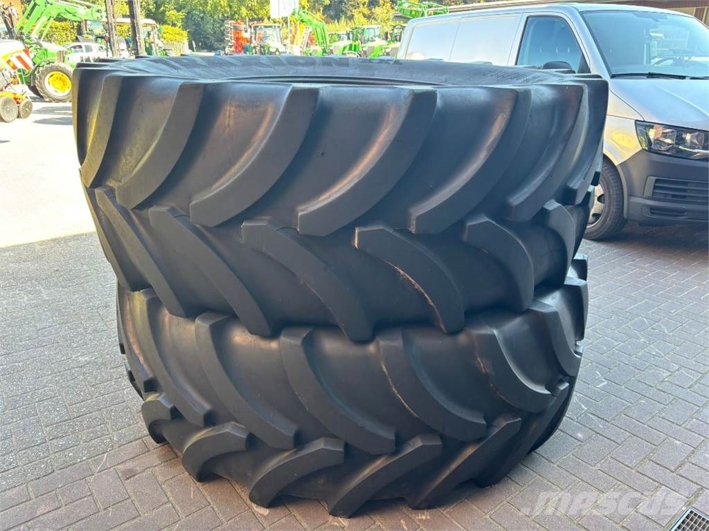 Vredestein 710/70 R42 + 600/70 R30 Tyres, wheels and rims