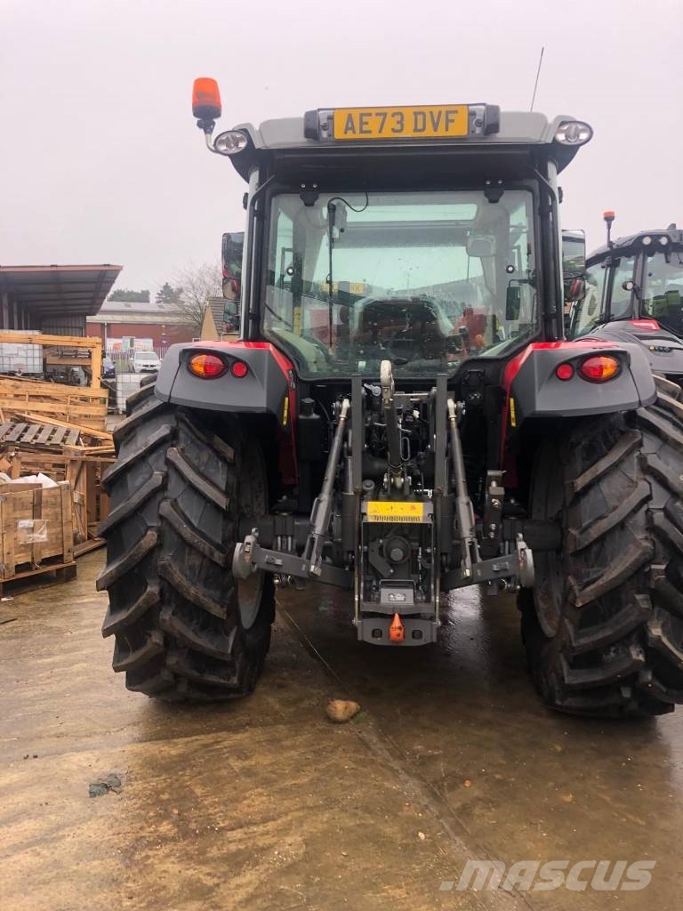 Massey Ferguson 4710M CAB الجرارات