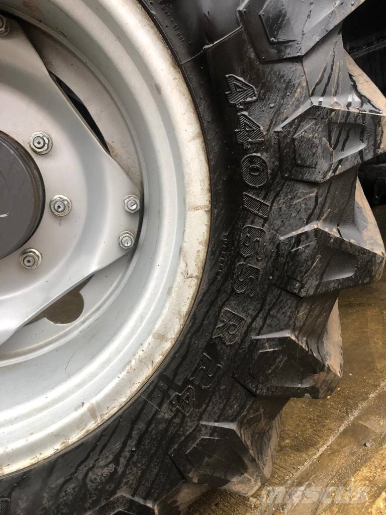 Massey Ferguson 4710M CAB الجرارات