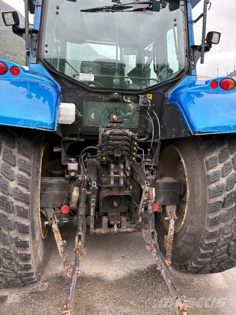 Valtra T132 Versu med underliggende skjær. 拖拉机/农用车