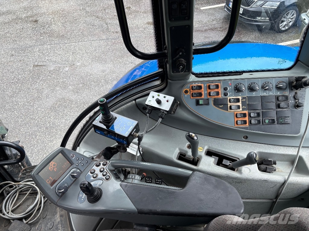 Valtra T132 Versu med underliggende skjær. 拖拉机/农用车