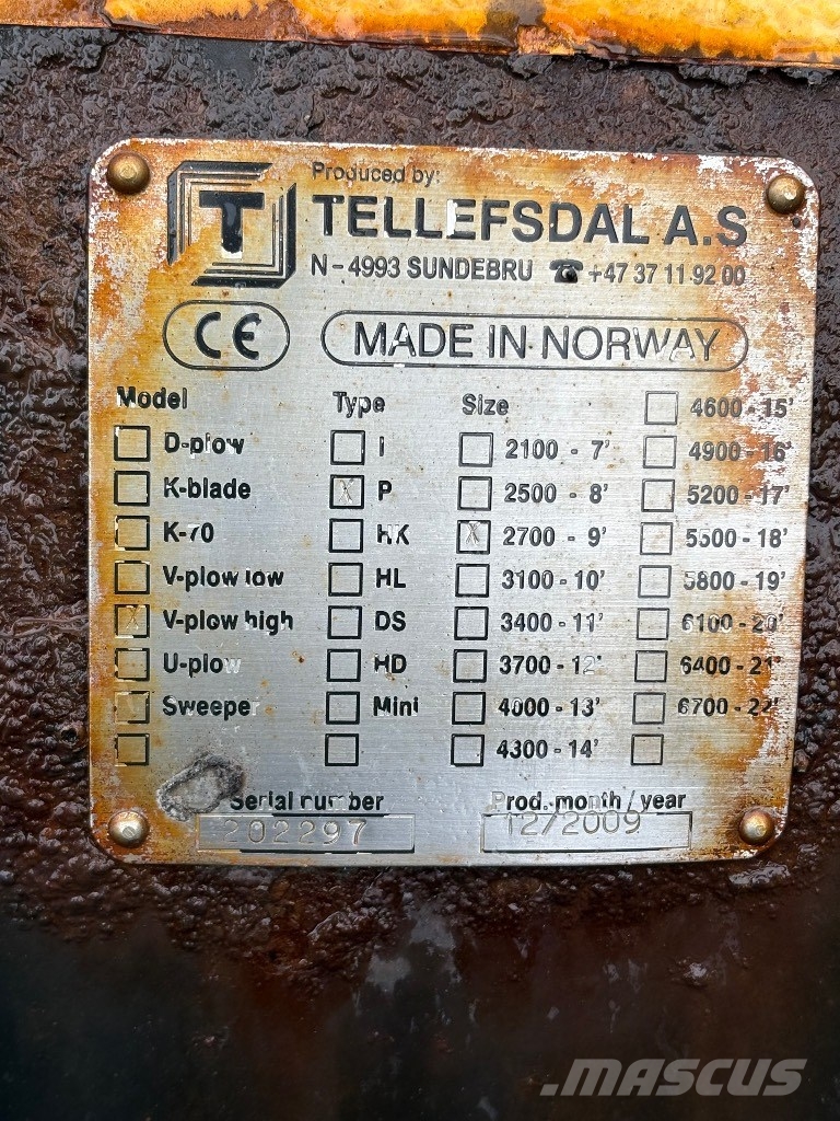 Valtra T132 Versu med underliggende skjær. 拖拉机/农用车