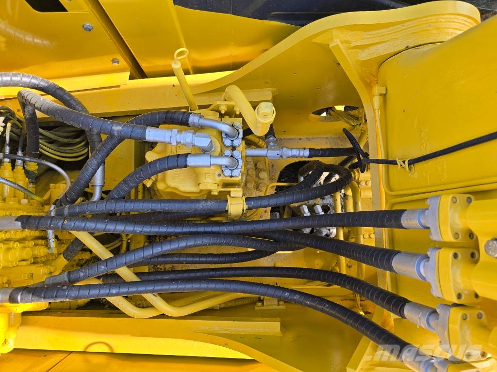 Komatsu PC220-8 Εκσκαφείς με ερπύστριες