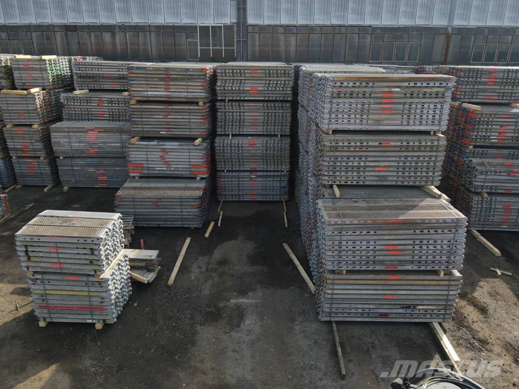 Layher U-Steel Deck 2,07m x 0,32m معدات سقالات