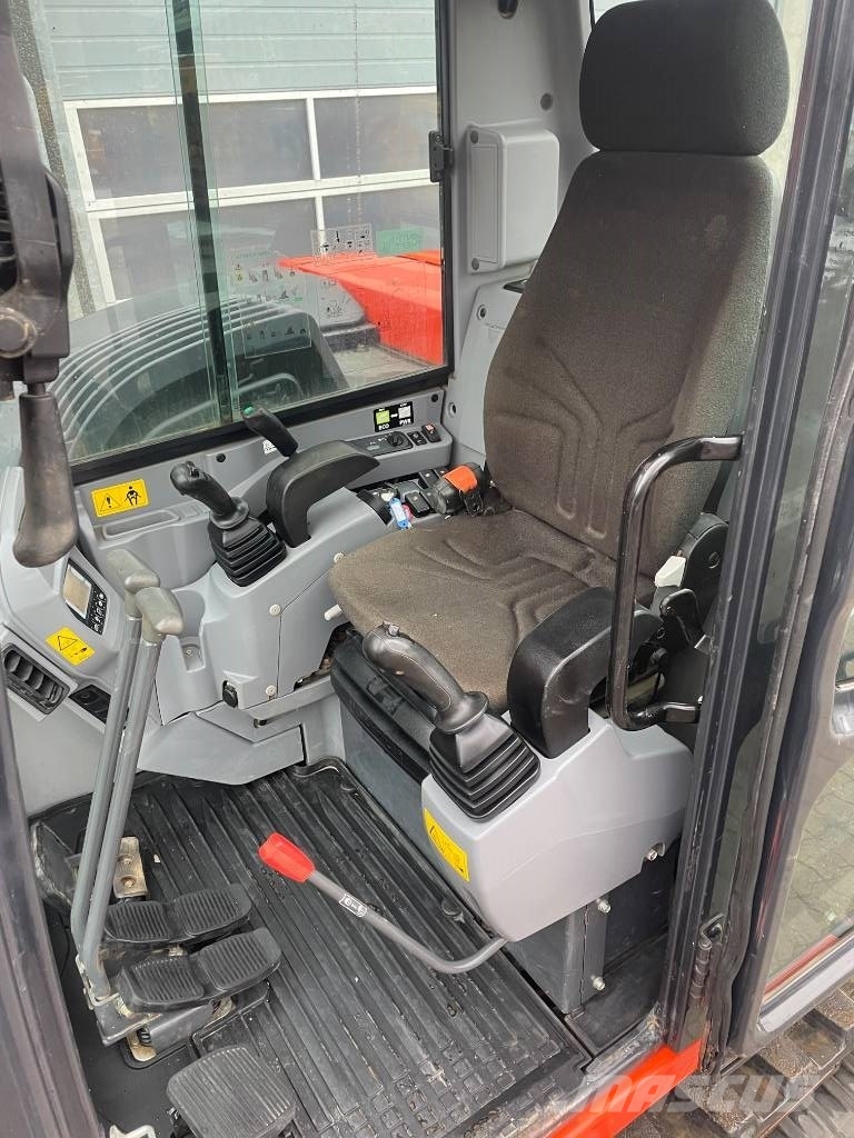 Kubota KX080-4a 中型挖掘机