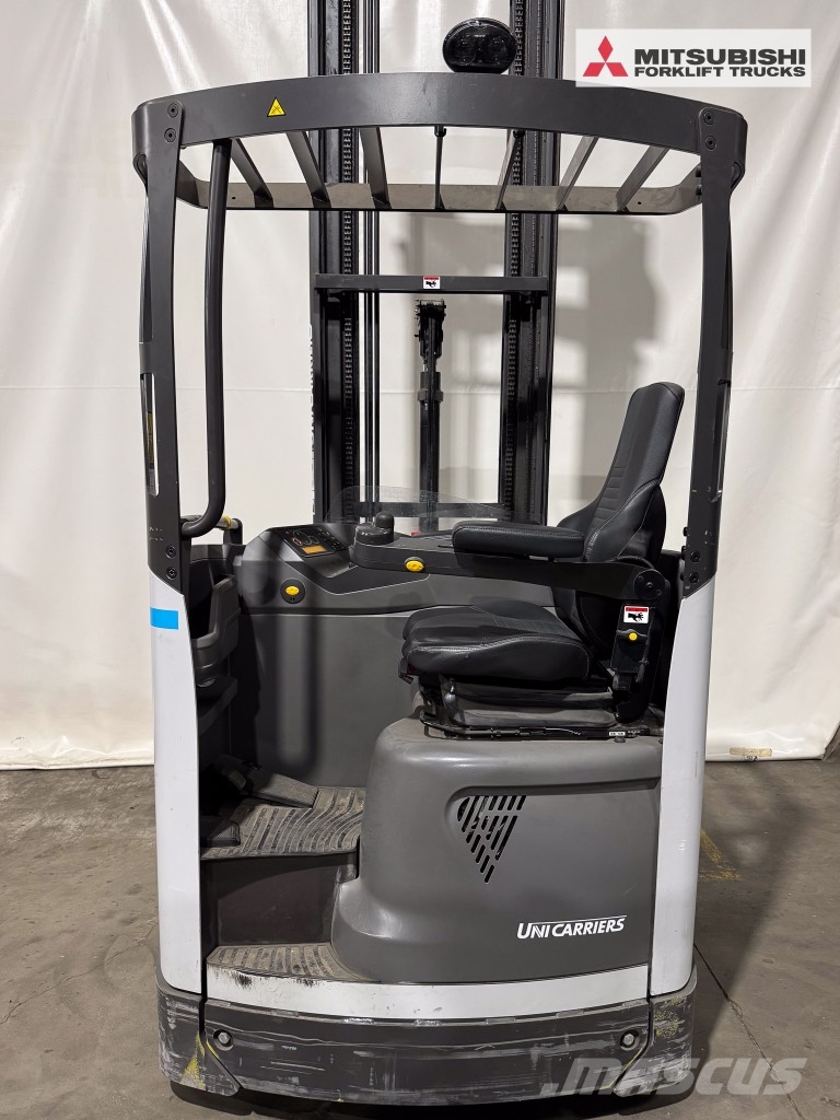 UniCarriers 160DTFVRF917UMS - 2384 Std. Reach truck