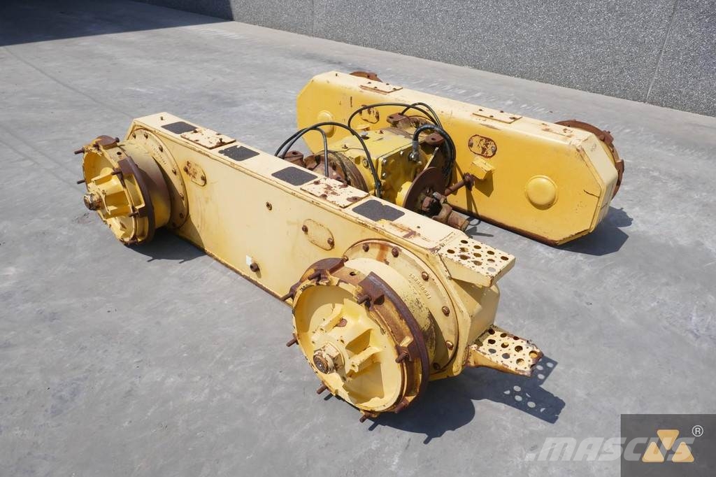 Komatsu GD650A Rear axle معدات النقل - غير ذلك