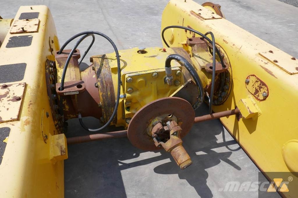 Komatsu GD650A Rear axle معدات النقل - غير ذلك