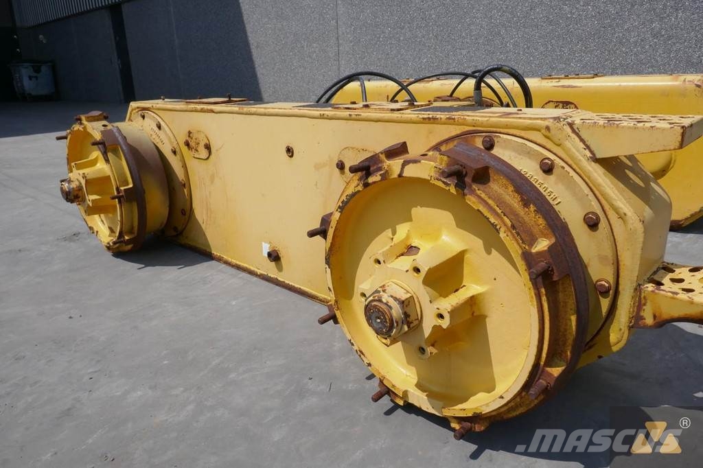 Komatsu GD650A Rear axle معدات النقل - غير ذلك
