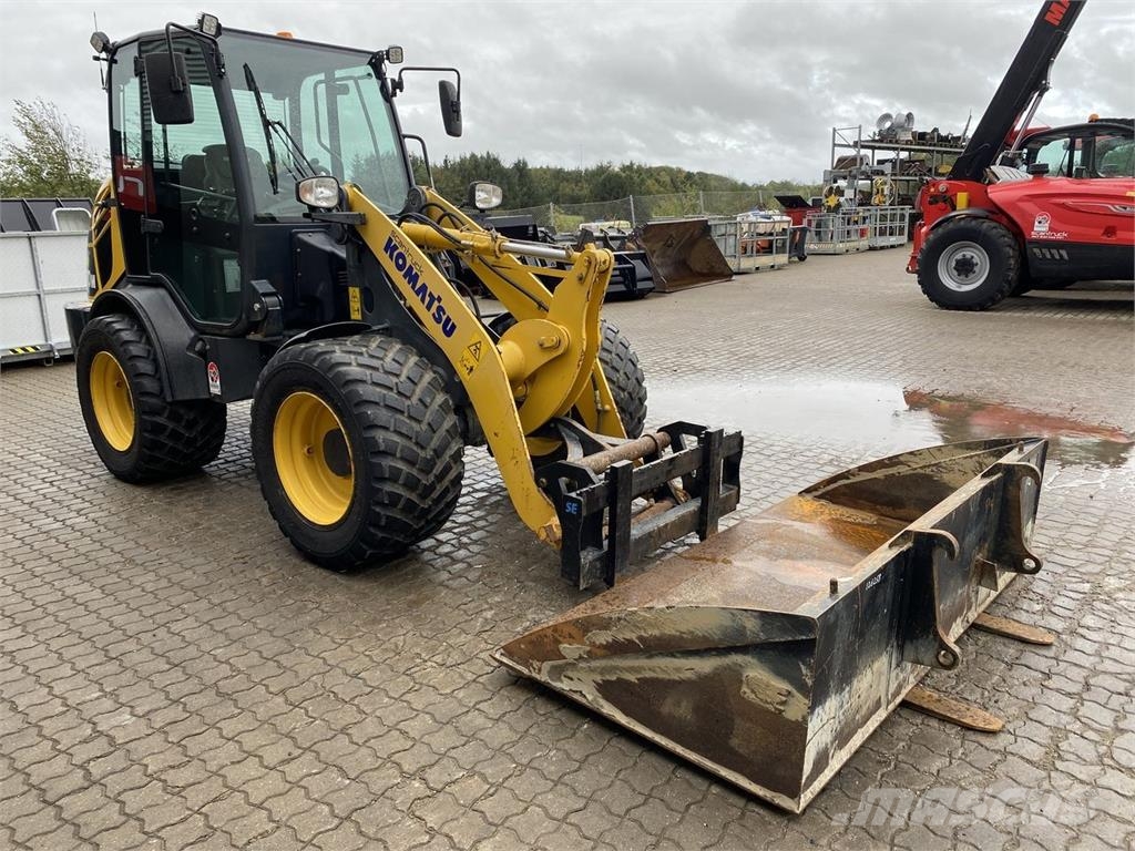 Komatsu WA70M-8EO لوادر متعددة الأغراض