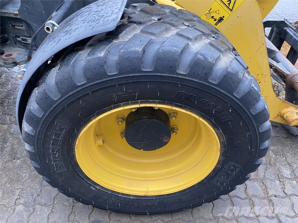 Komatsu WA70M-8EO لوادر متعددة الأغراض