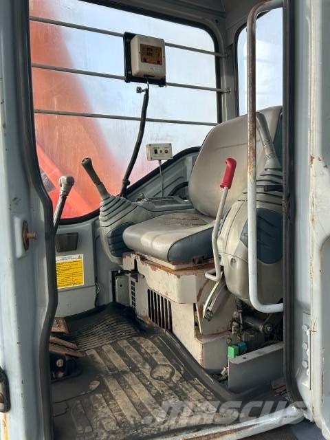 Hitachi EX 135 UR-5 حفارات زحافة