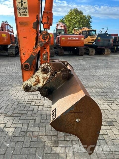 Hitachi EX 135 UR-5 حفارات زحافة