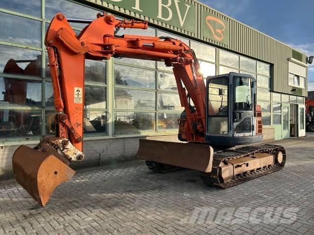 Hitachi EX 135 UR-5 حفارات زحافة