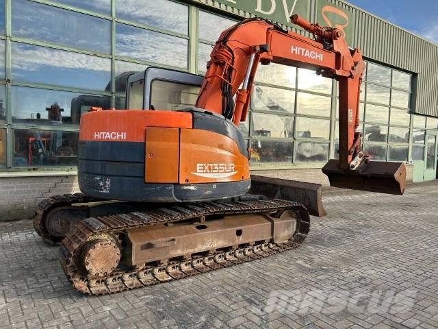 Hitachi EX 135 UR-5 حفارات زحافة