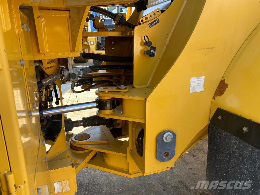 CAT 962K . لوادر بعجل
