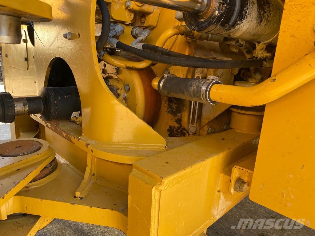 CAT 962K . لوادر بعجل