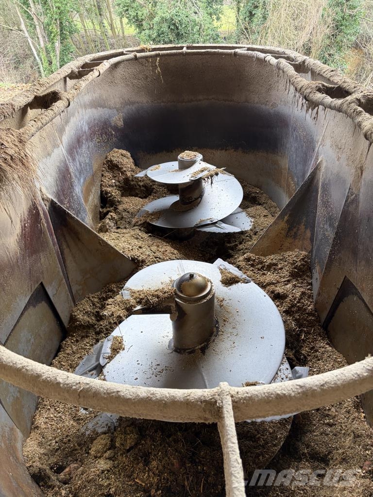 Trioliet Solomix 2 Feeders