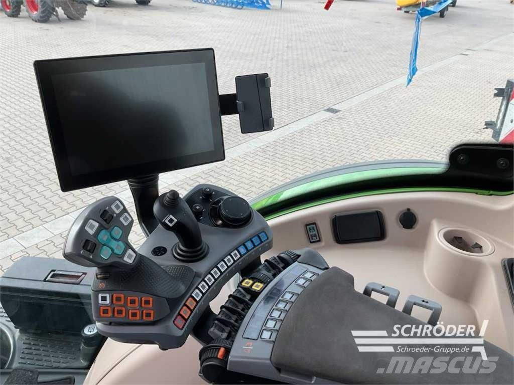 Fendt 724 VARIO GEN7 PROFI PLUS Трактори