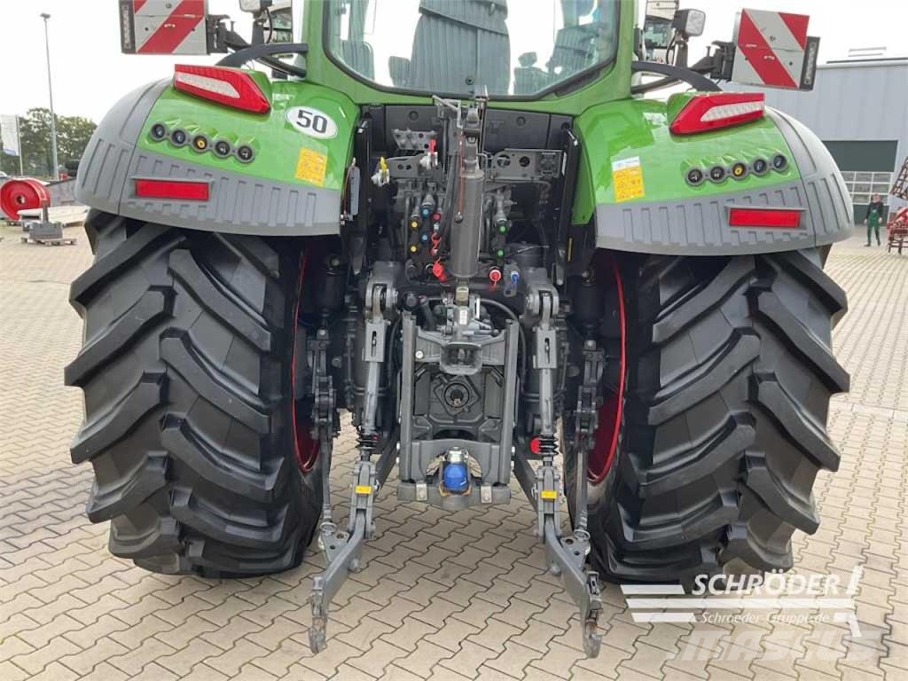 Fendt 724 VARIO GEN7 PROFI PLUS Трактори