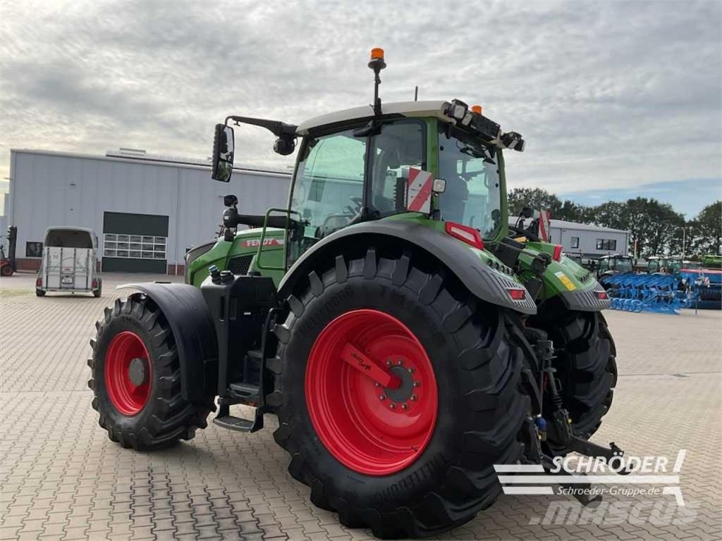 Fendt 724 VARIO GEN7 PROFI PLUS Трактори
