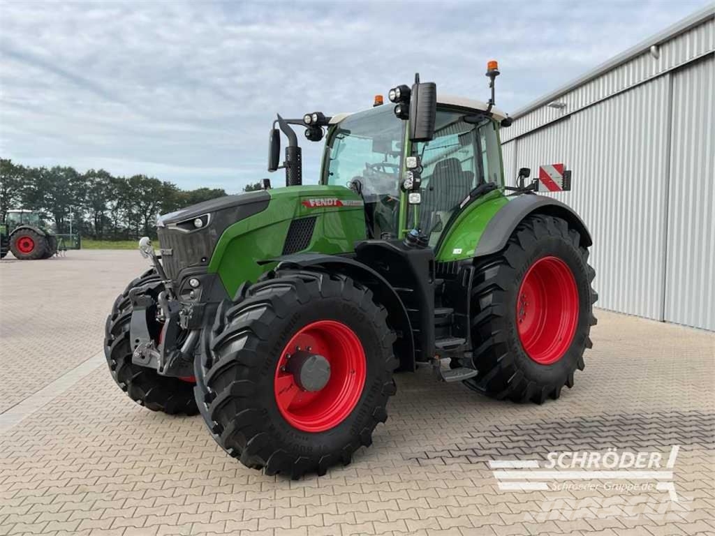 Fendt 724 VARIO GEN7 PROFI PLUS Трактори